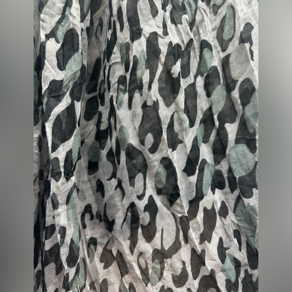 New Leopard Scarf - Picture 2 of 3